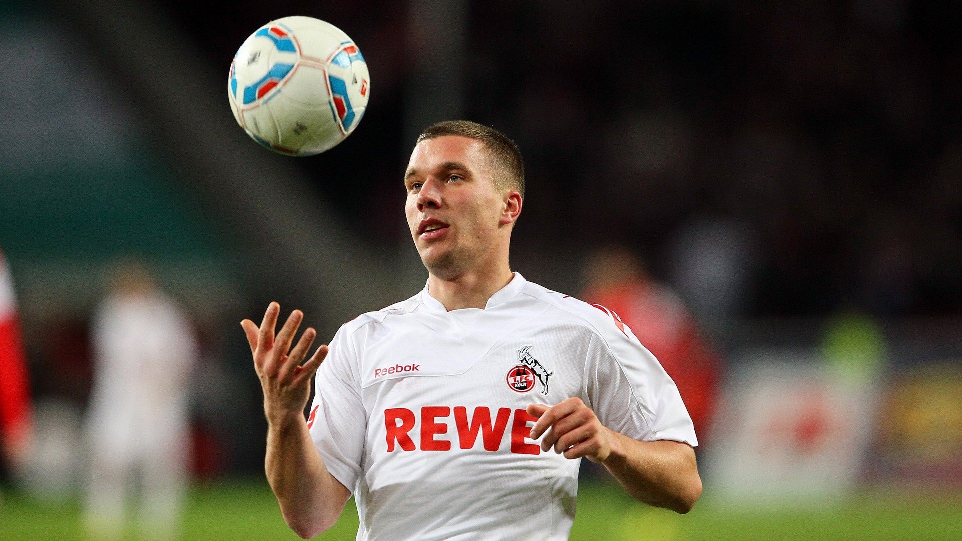 爱游戏app推荐-国乒迷+英超迷，樊振东首次现场体验获粉丝点赞